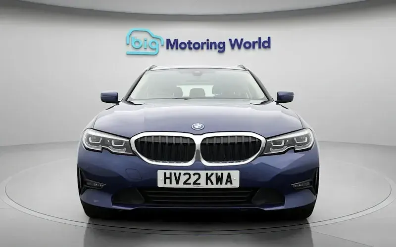 Used BMW 330e 292 HP (214 kW) 2022 Blue Estate