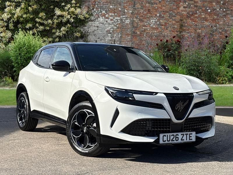 New Alfa Romeo GT Junior 2026 Sempione white w/black roof 934 Hatchback