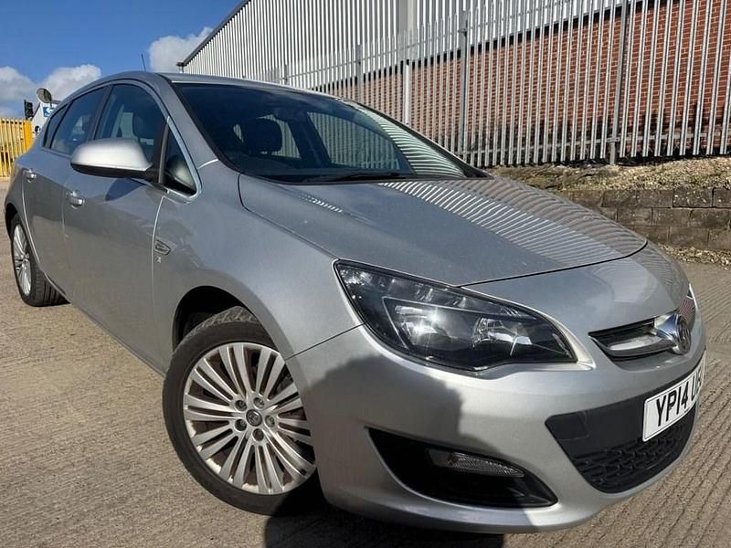 Used Vauxhall Astra Excite 115 HP (84 kW) 2014 Silver Hatchback