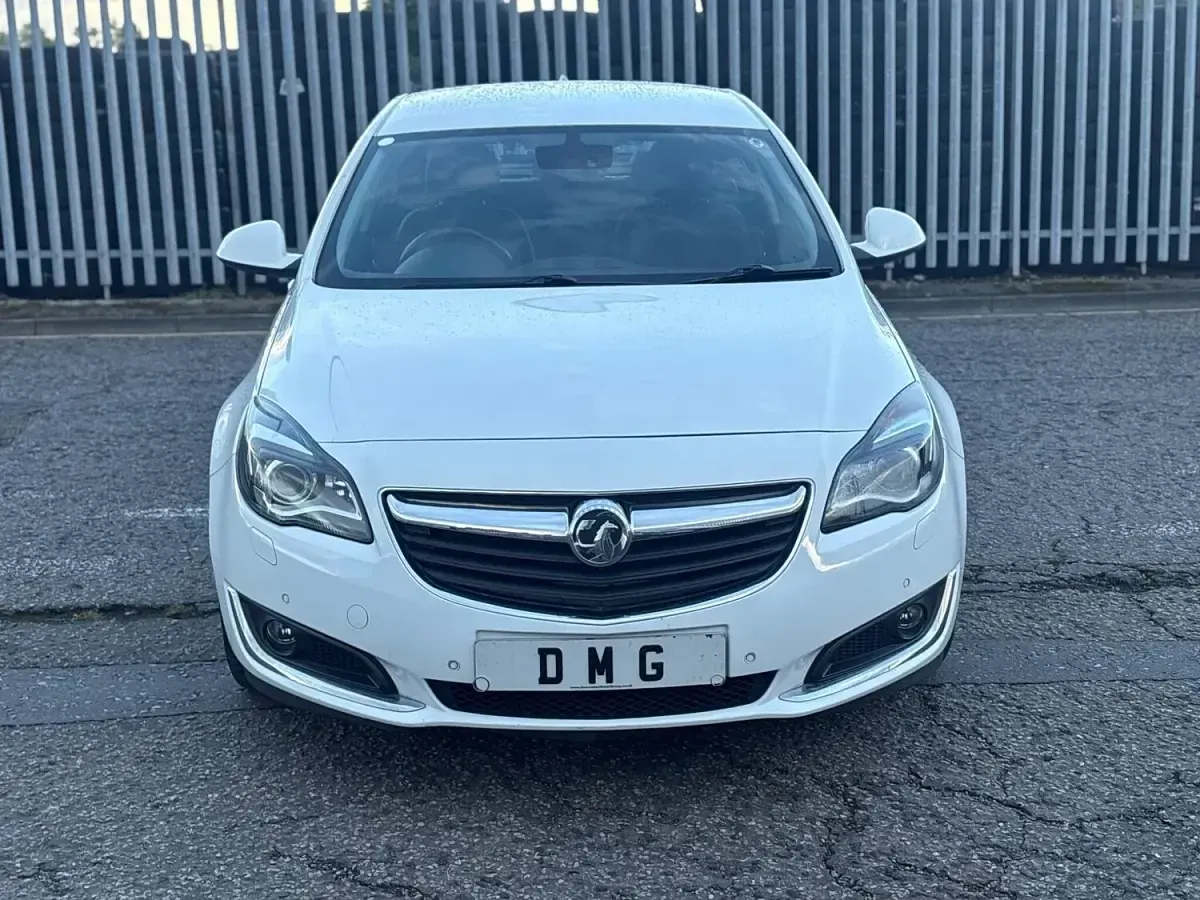 Used Vauxhall Insignia Elite 170 HP (125 kW) 2016 White Hatchback