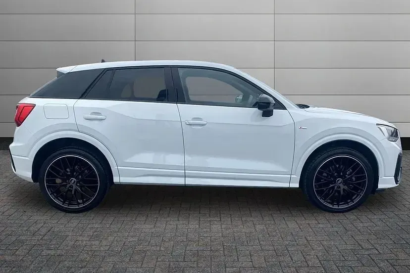 Used Audi Q2 Black Edition 148 HP (108 kW) 2025 Glacier white SUV