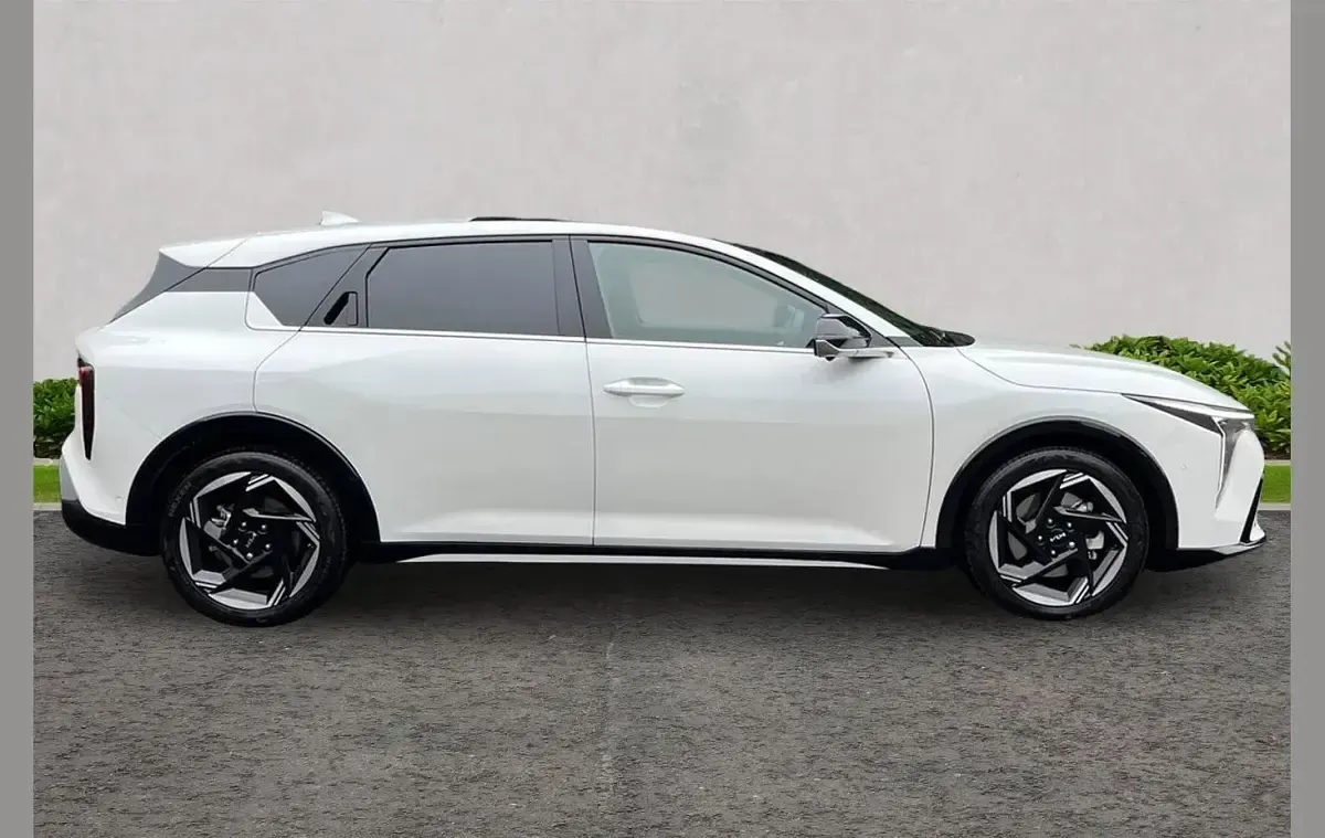Used Kia K4 GT-Line S 115 HP (84 kW) 2026 White Hatchback