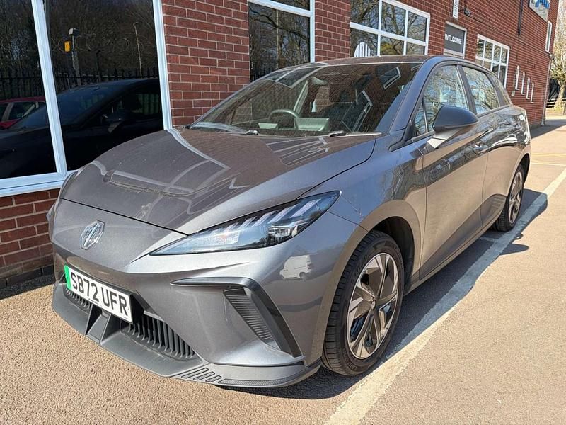 Begagnad MG MG4 EV SE 319 kW (435 HK) 2023 Grå Halvkombi