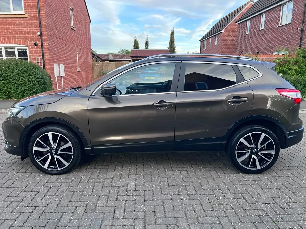 Used Nissan Qashqai Tekna 2014 Beige SUV