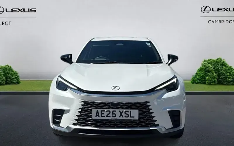 Used Lexus LBX 136 HP (100 kW) 2025 White SUV