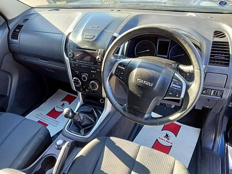 Second-hand Isuzu D-Max 2015 Albastru Pickup
