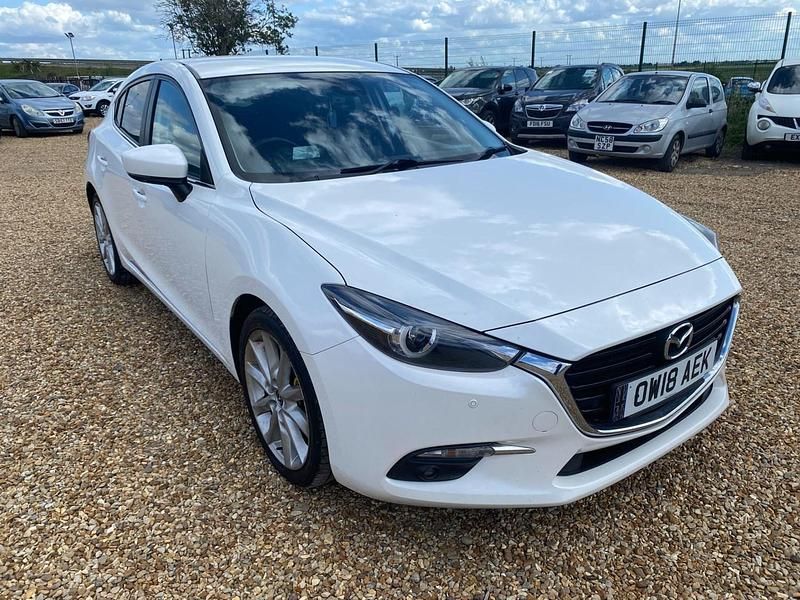 Begagnad Mazda 3 Inclusive 150 HK (110 kW) 2018 Vit Halvkombi