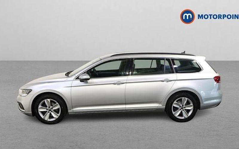 Used VW Passat SE 150 HP (110 kW) 2023 Estate