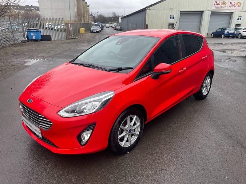 Used Ford Fiesta Zetec 85 HP (62 kW) 2018 Red Hatchback