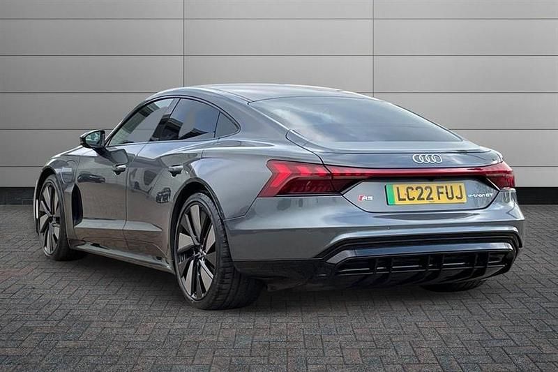 Second-hand Audi e-tron GT quattro Comfort 475 kW (646 CP) 2022 Gri Berlinǎ