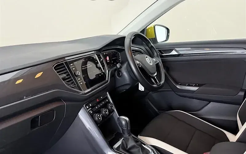 Used VW T-Roc SEL 150 HP (110 kW) 2021 Yellow SUV