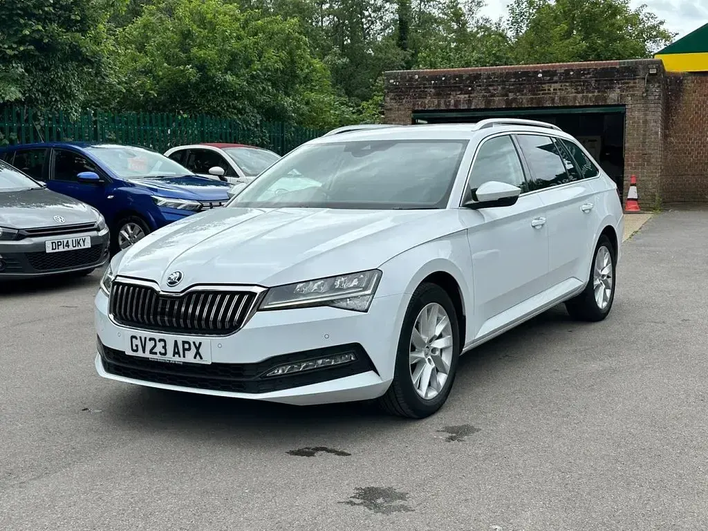 Used Skoda Superb SE Technology 150 HP (110 kW) 2023 White Estate