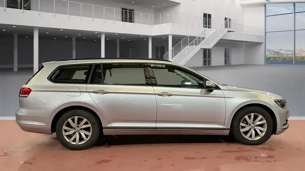 Used VW Passat S 150 HP (110 kW) 2019 Reflex silver Estate