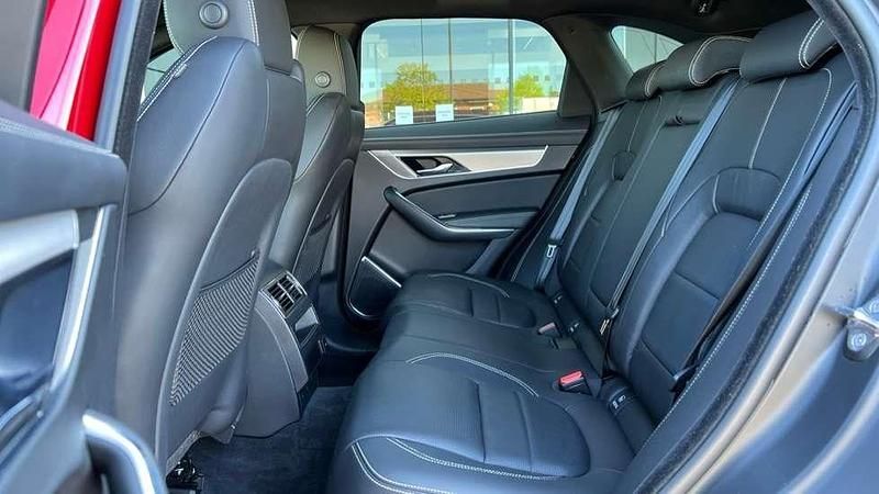 Second-hand Jaguar F-Pace R-Dynamic 204 CP (150 kW) 2022 Roșu SUV