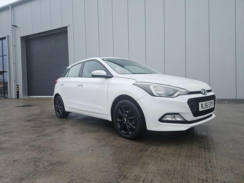 White Used 2016 Hyundai i20 SE Hatchback | £4,499 (Super price) - Image 1/4