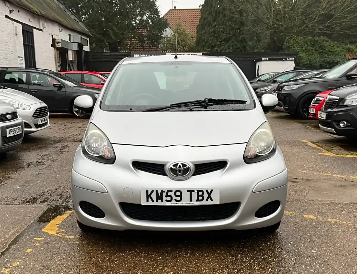 Second-hand Toyota Aygo Platinum 2009 Argintiu Hatchback