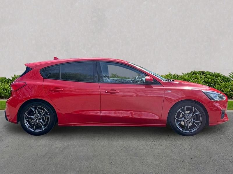 Used Ford Focus ST-Line 125 HP (91 kW) 2019 Red Hatchback