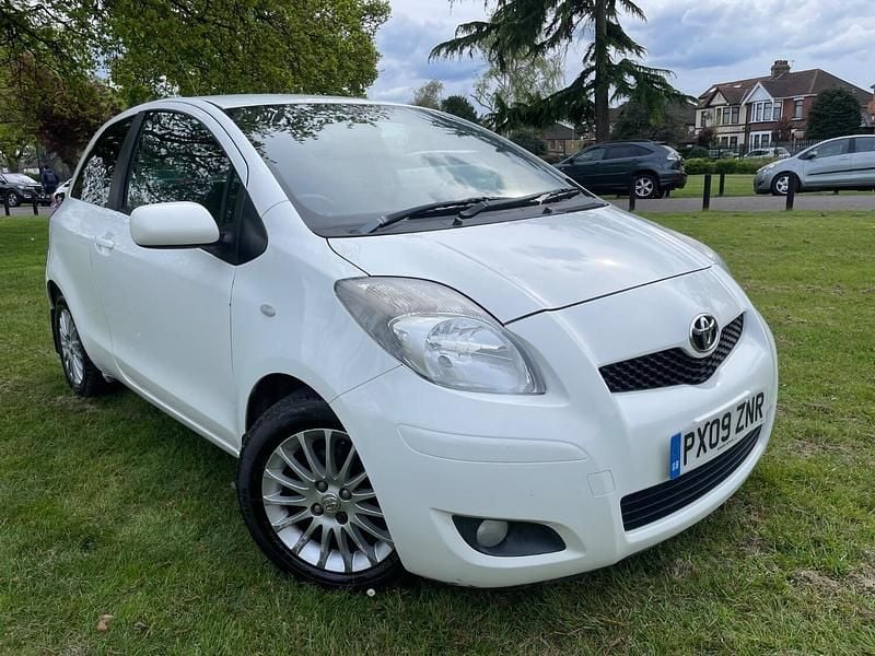 White Used 2009 Toyota Yaris SR Hatchback | £1,890 (Fair price) - Image 1/4
