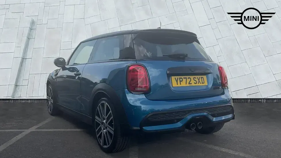 Begagnad Mini Cooper S Exclusive 176 HK (129 kW) 2022 Blå Halvkombi