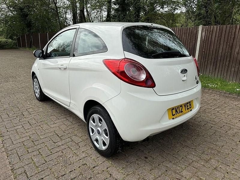 Used Ford Ka 69 HP (50 kW) 2012 White Hatchback