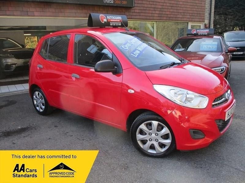 Used Hyundai i10 Classic 85 HP (62 kW) 2012 Red Hatchback
