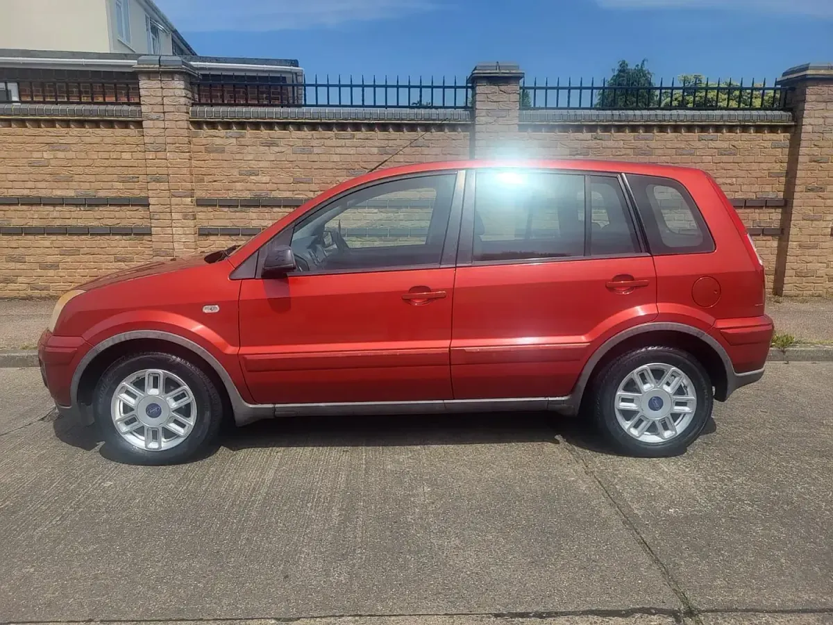 Used Ford Fusion Zetec 80 HP (58 kW) 2007 Orange Hatchback