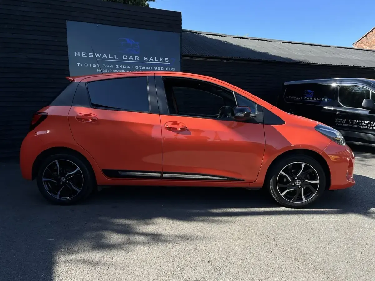 Begagnad Toyota Yaris Edition 2016 Orange Halvkombi