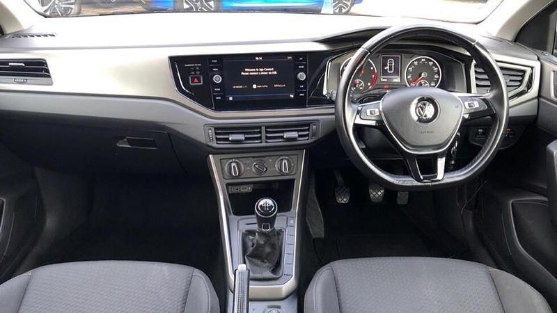 Used VW Polo SE 94 HP (69 kW) 2018 Blue Hatchback