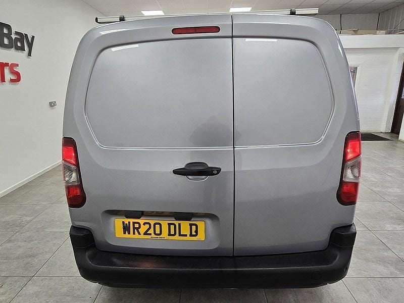 Used Citroën Berlingo Start 100 HP (73 kW) 2020 Grey MPV