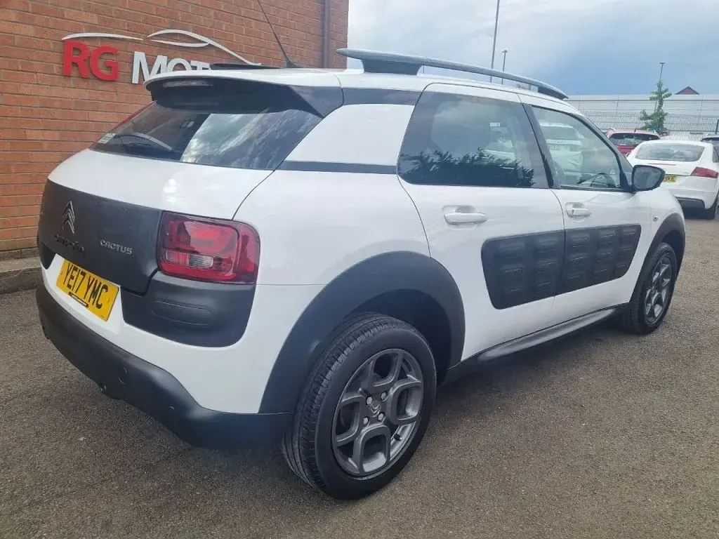 Used Citroën C4 Cactus Feel 82 HP (60 kW) 2017 White Hatchback