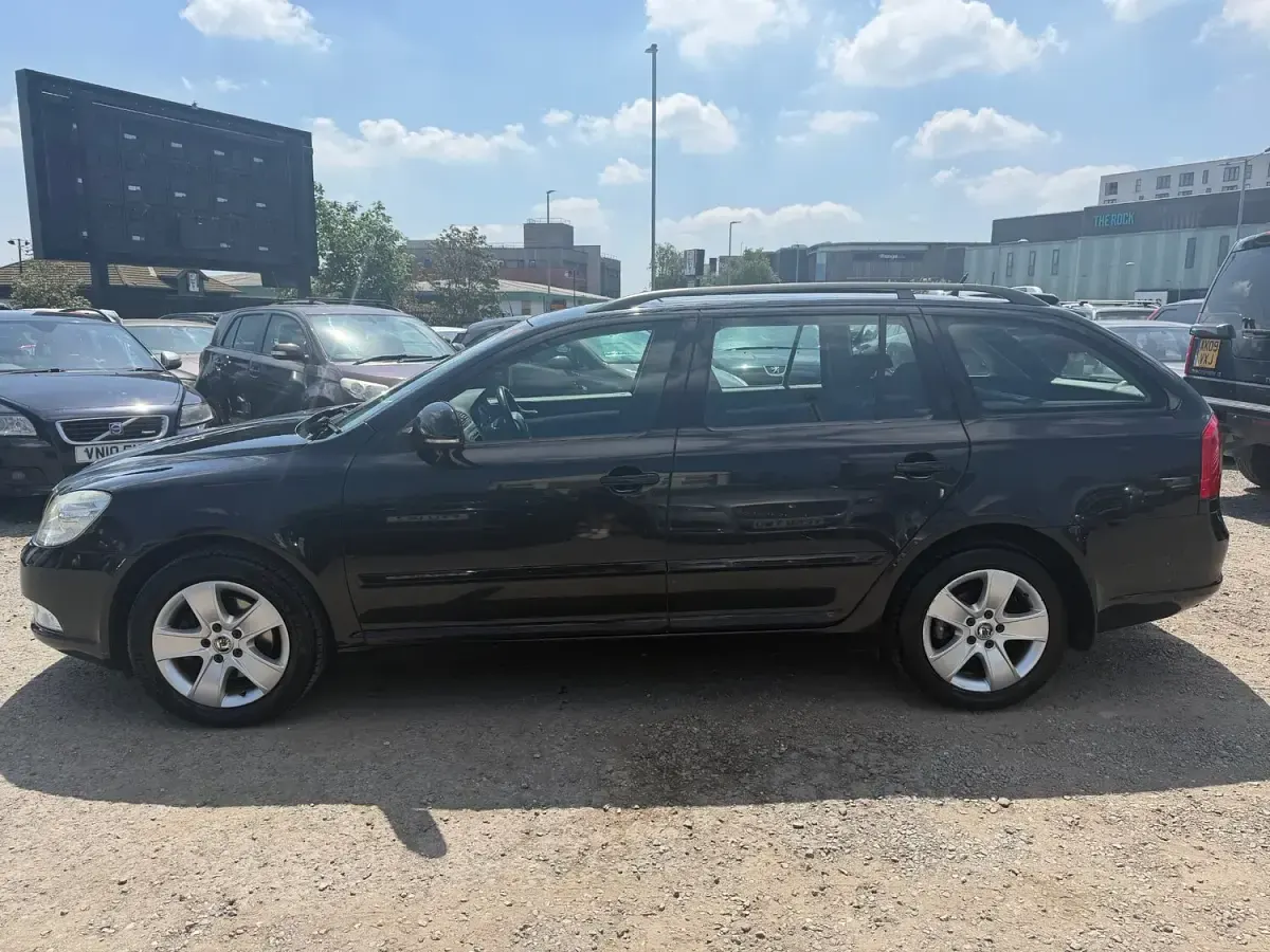 Used Skoda Octavia Elegance 138 HP (101 kW) 2009 Black Estate