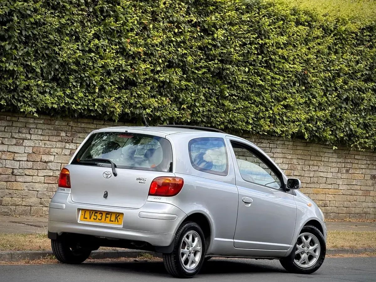 Used Toyota Yaris 2003 Silver Hatchback