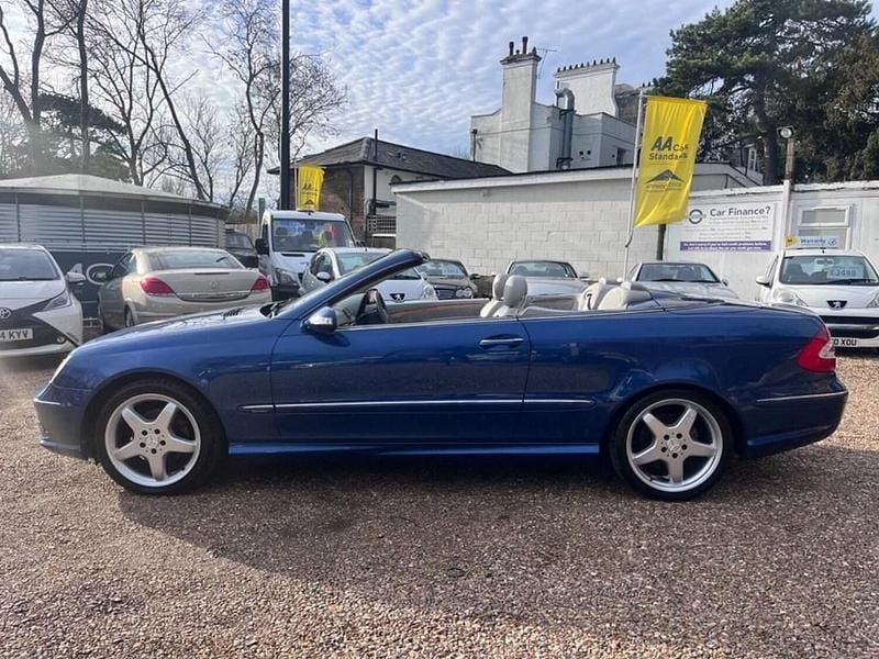 Used Mercedes CLK320 Avantgarde 218 HP (160 kW) 2004 Blue Cabriolet