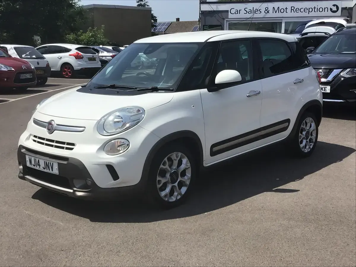 Used Fiat 500L Trekking 105 HP (77 kW) 2014 White MPV
