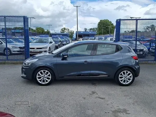 Used Renault Clio Dynamique 75 HP (55 kW) 2017 Grey Hatchback