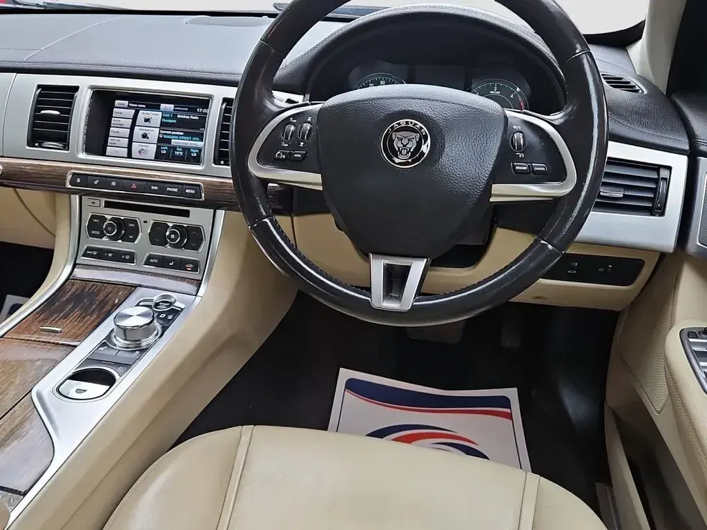 Used Jaguar XF Luxury 163 HP (119 kW) 2015 Grey Sedan