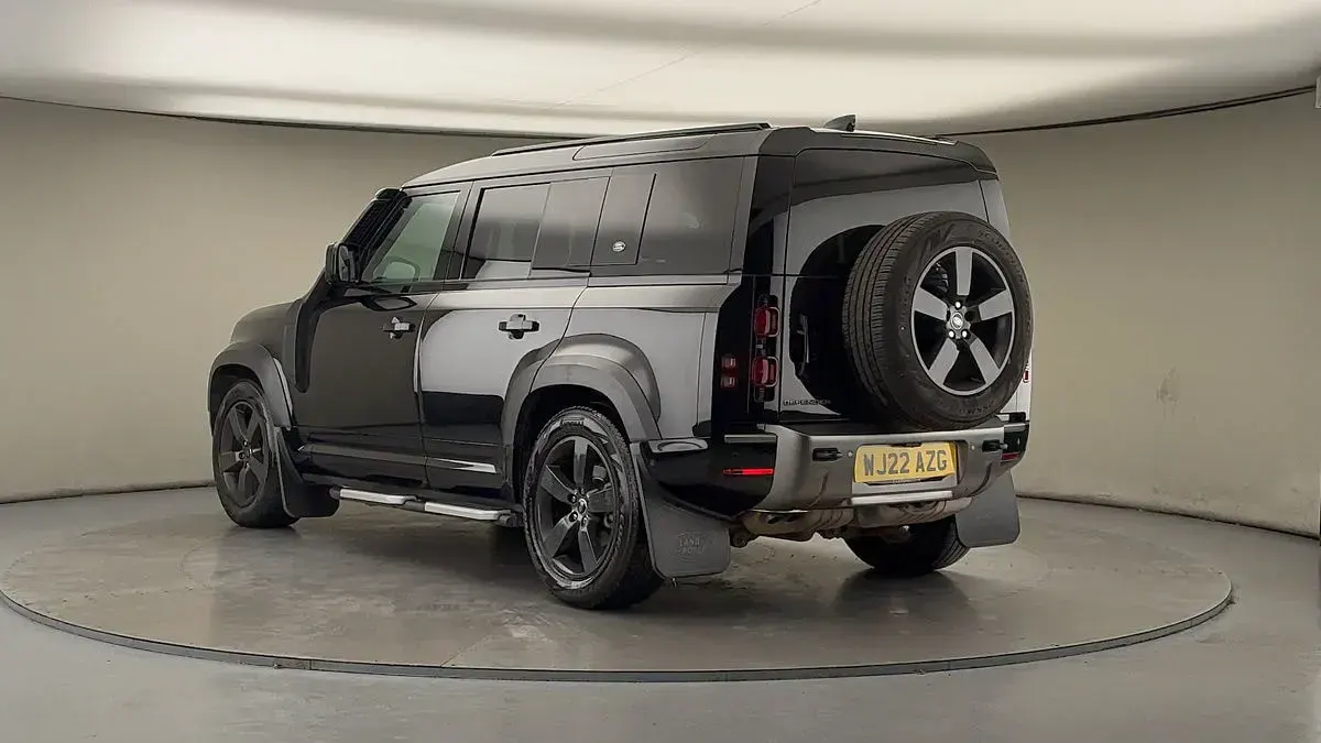 Used Land Rover Defender HSE Dynamic 250 HP (183 kW) 2022 Santorini black SUV