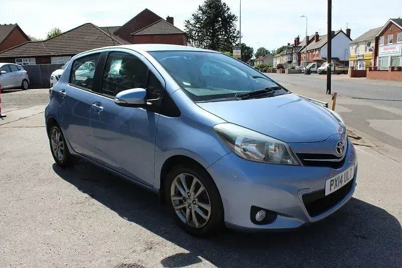Used Toyota Yaris Plus 90 HP (66 kW) 2014 Blue Hatchback