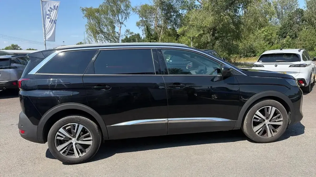 Used Peugeot 5008 Allure+ 129 HP (94 kW) 2023 Black SUV