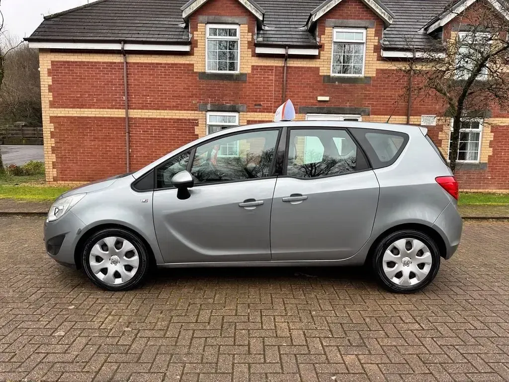 Used Vauxhall Meriva 110 HP (80 kW) 2013 Silver MPV
