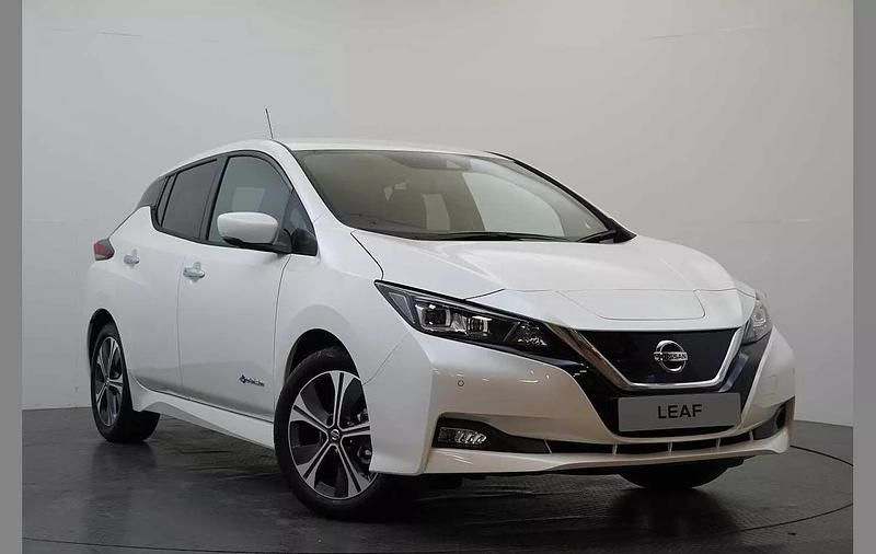White Used 2021 Nissan Leaf Tekna Hatchback | £11,498 (Fair price) - Image 1/4