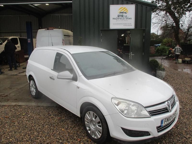 White Used 2010 Vauxhall Astra Club Van | £1,395 (Fair price) - Image 1/4