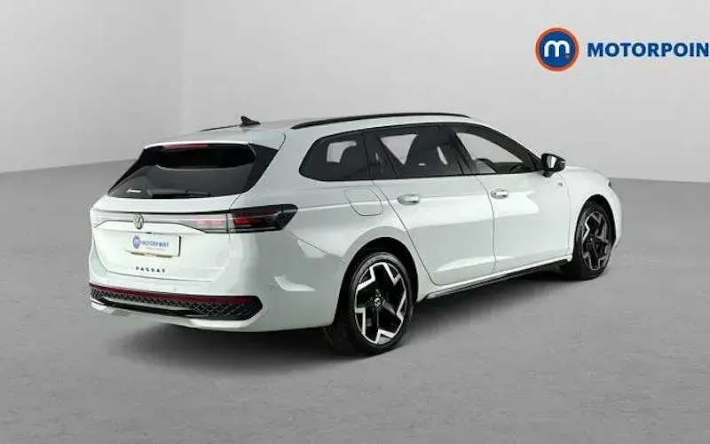 Used VW Passat R-line 204 HP (150 kW) 2025 White Estate