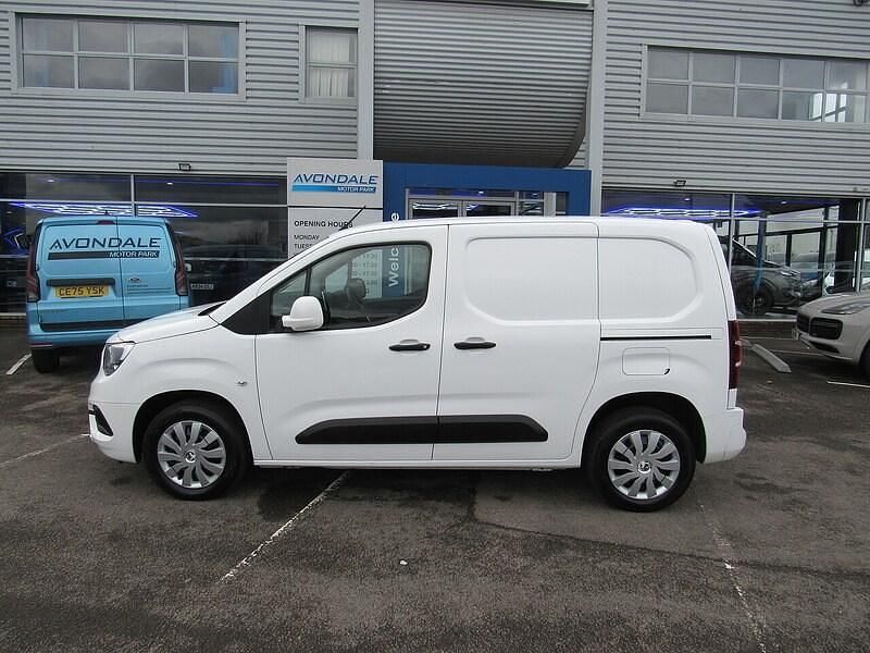 Used Vauxhall Combo Sportive 100 HP (73 kW) 2020 White MPV