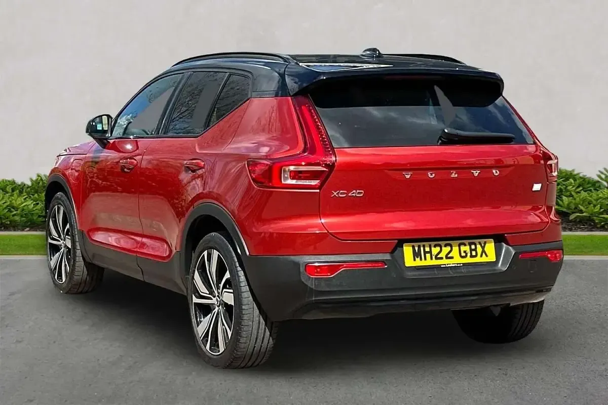 Used Volvo XC40 R-Design Pro 262 HP (192 kW) 2022 Red SUV