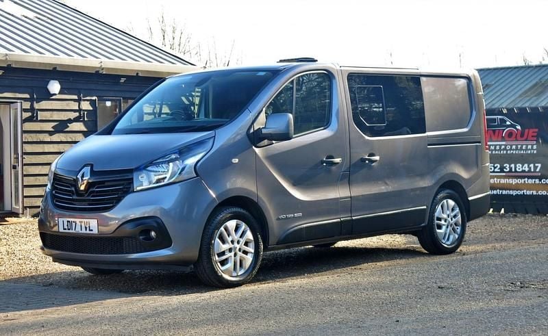 Used Renault Trafic 125 HP (91 kW) 2017 Grey MPV