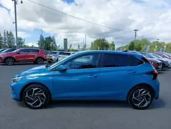Used Hyundai i20 Premium 100 HP (73 kW) 2023 Green Hatchback