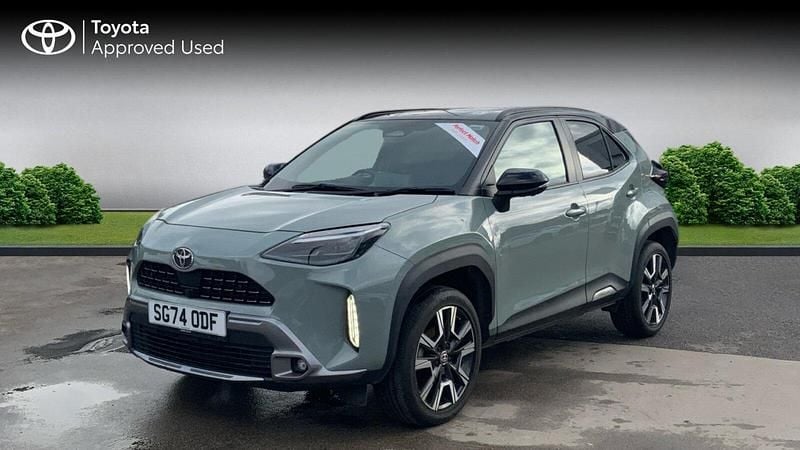 Used Toyota Yaris Hybrid Edition 130 HP (95 kW) 2024 Urban khaki bitone SUV