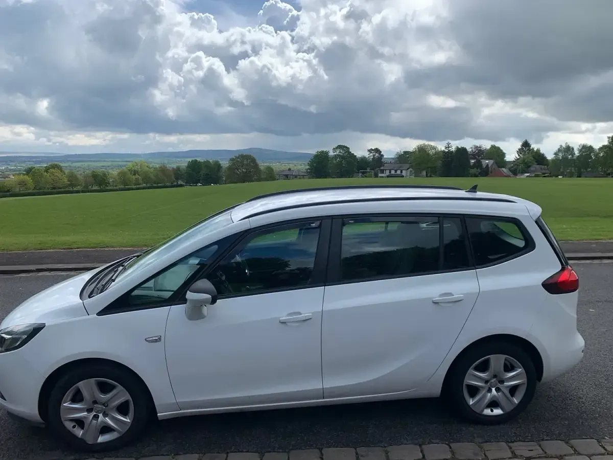 Used Vauxhall Zafira Tourer 2012 White MPV