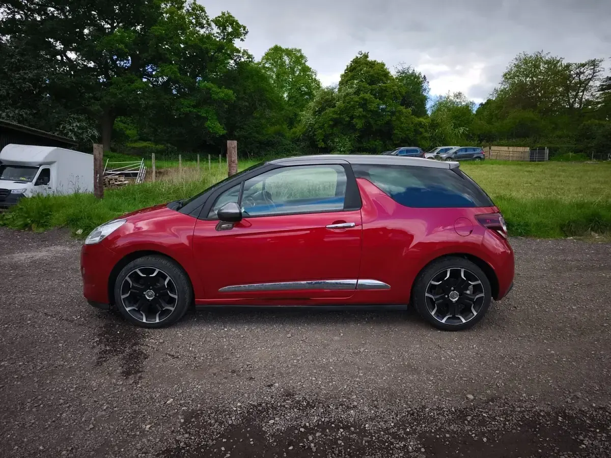 Used Citroën DS3 90 HP (66 kW) 2015 Red Hatchback